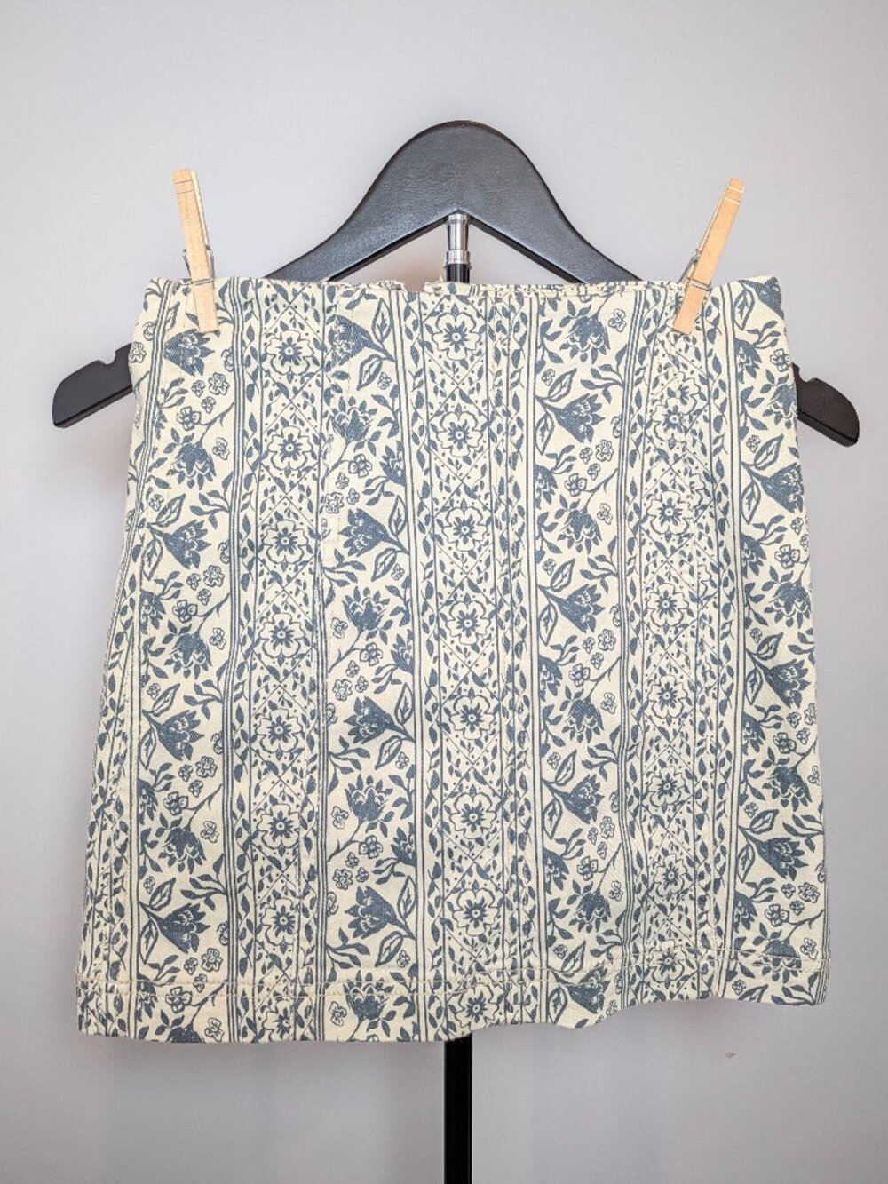 Free People Women's Size 0 Mini Skirt Modern Femme Floral Denim Blue Cream